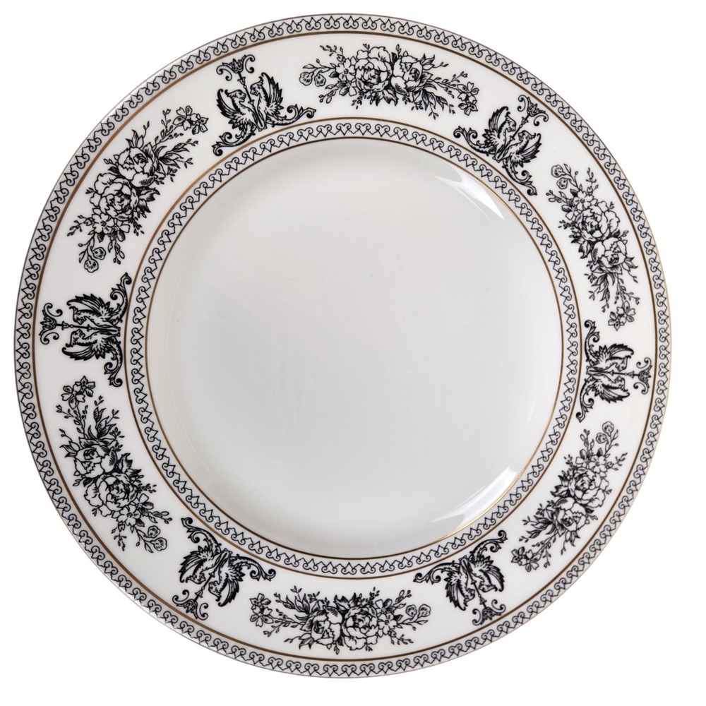 Wedgwood Black Columbia Dinner Plates 10.75 Bone China England Set 2